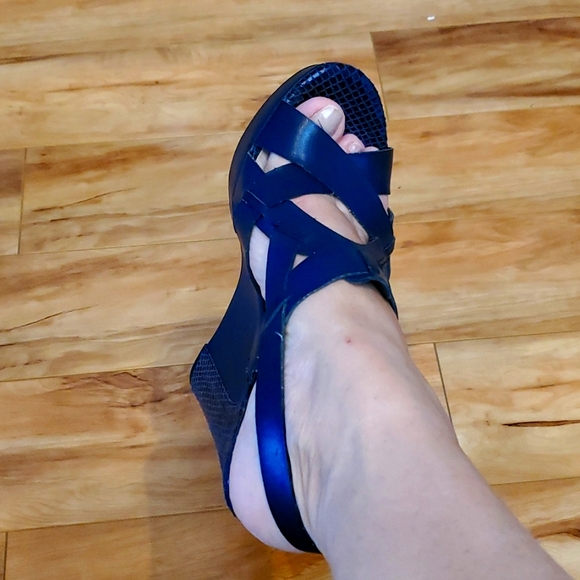 Navi blue Guess platform Sandals - Picture 6 of 9